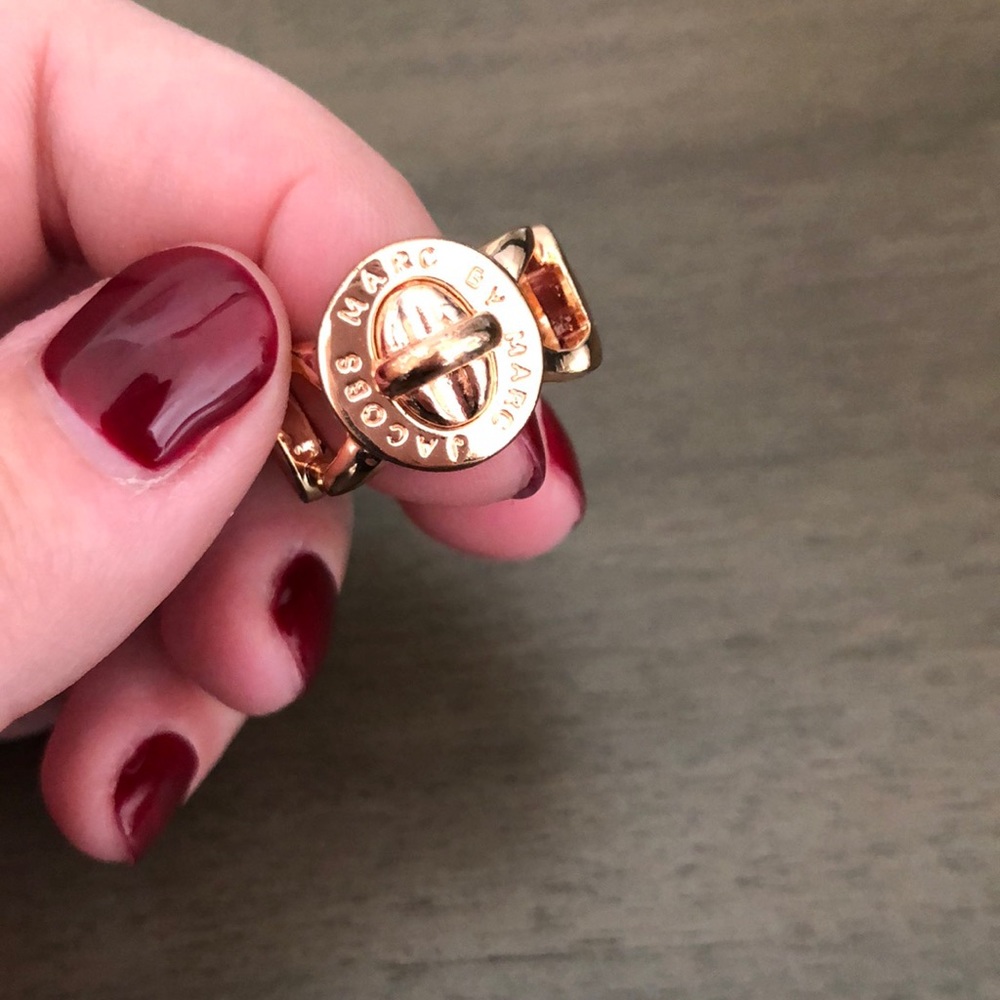 Marc Jacobs turnlock ring